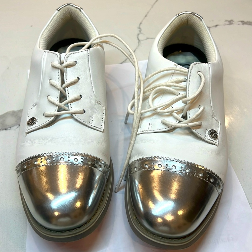New G/FORE CAP TOE GALLIVANTER GOLF SHOE G4LC20EF04-S/SHK WHITE/SILVER US W 8.5